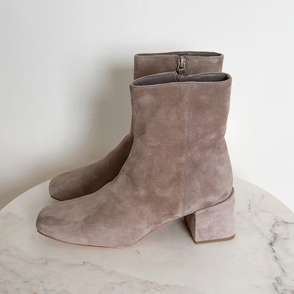 NEW Vince Kaye Suede Block Heel Woodsmoke Size 8